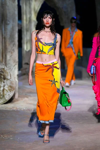Look 37